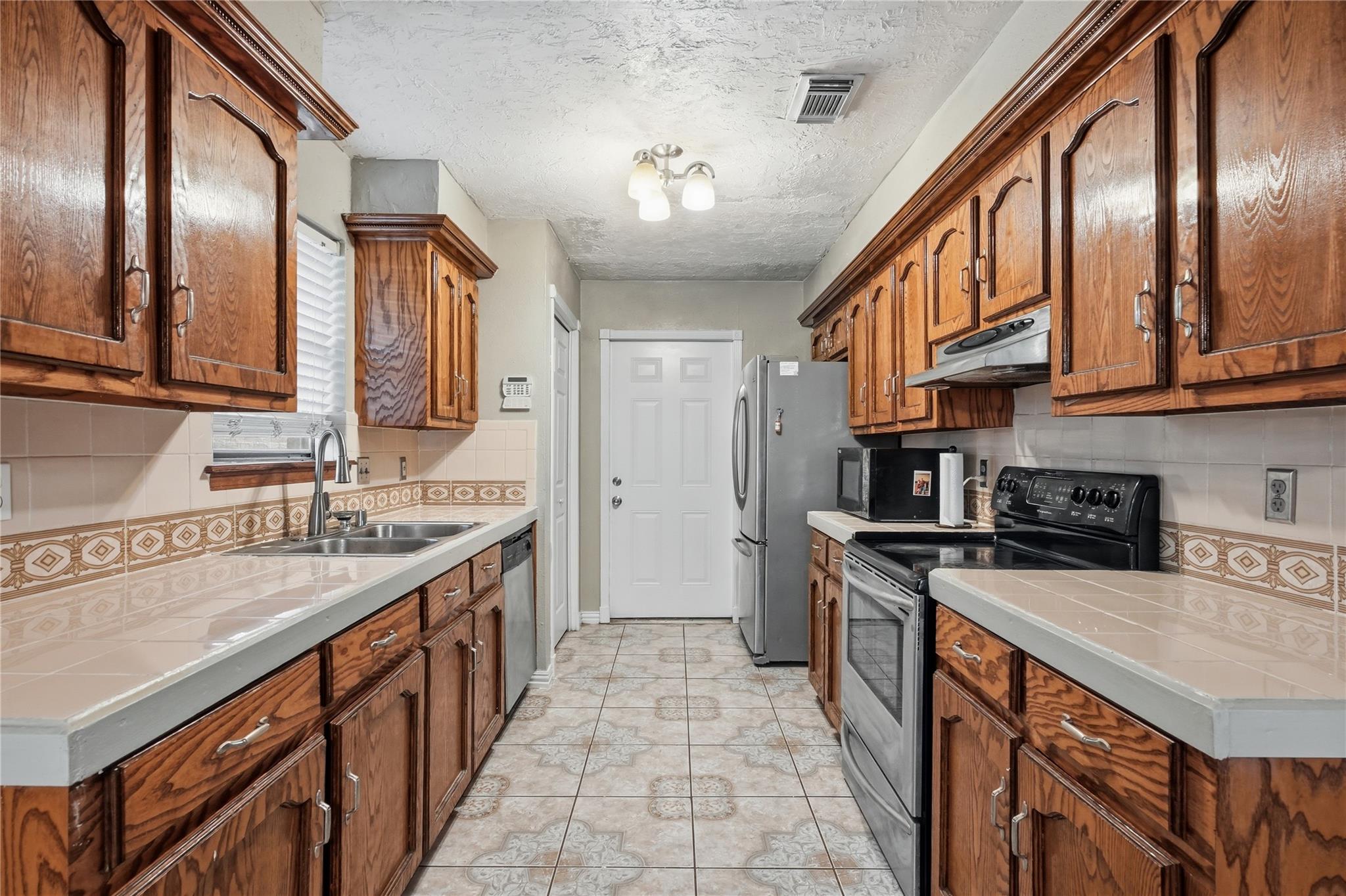 7522 Shoshone Drive