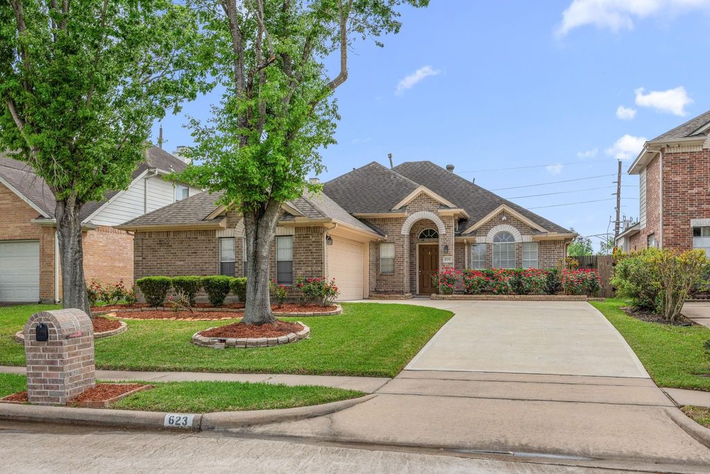 Photo of 623 S Marathon Way, Stafford, TX 77477 (MLS # 8262370)