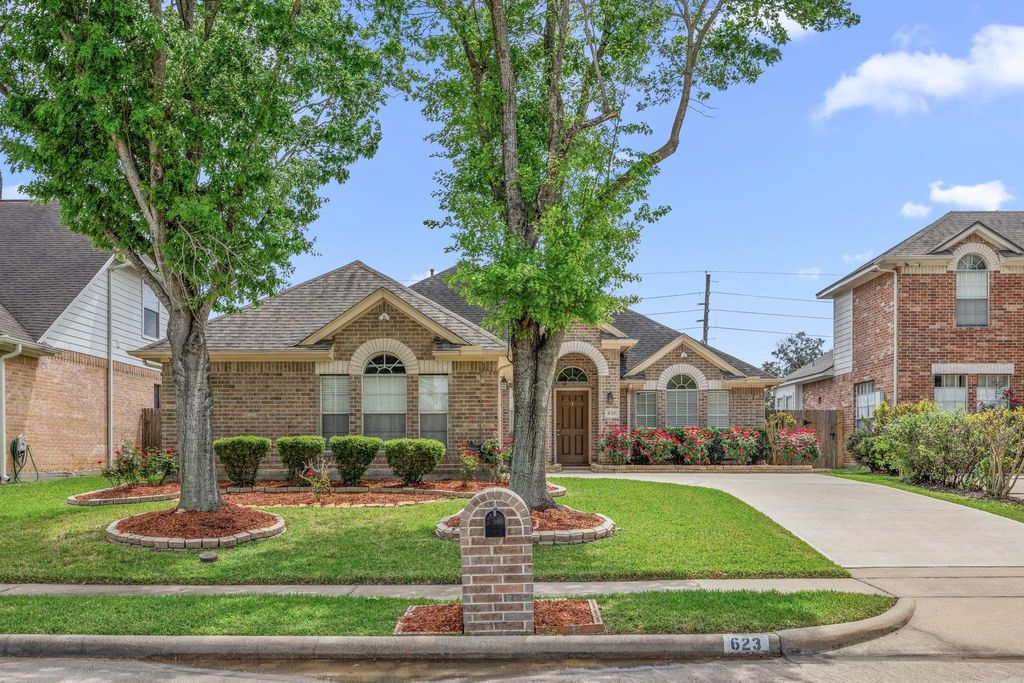 Photo of 623 S Marathon Way, Stafford, TX 77477 (MLS # 8262370)