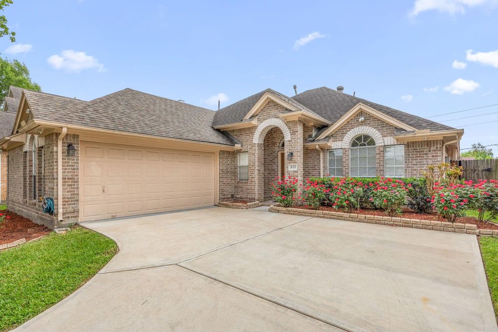 Photo of 623 S Marathon Way, Stafford, TX 77477 (MLS # 8262370)