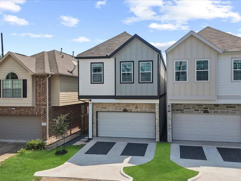 Photo of 1438 Dian Street St #B, Houston, TX 77008 (MLS # 30594277)