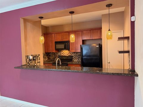 Condo For Sale - 4001 Tanglewilde Street #811<br/> Harris County, Houston, TX 77063