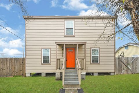Photo of 1300 Cypress Street, Baytown, TX 77520 (MLS # 8083090)