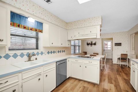 Tiny photo for 5914 Pine Arbor Drive, Houston, TX 77066 (MLS # 19446944)