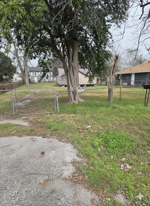 Vacant Land For Sale - 3013 Reid Street<br/> Houston, TX 77026