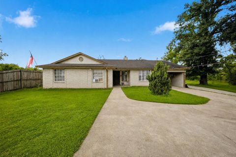 Photo of 4606 Terrell Street, Houston, TX 77093 (MLS # 88440570)
