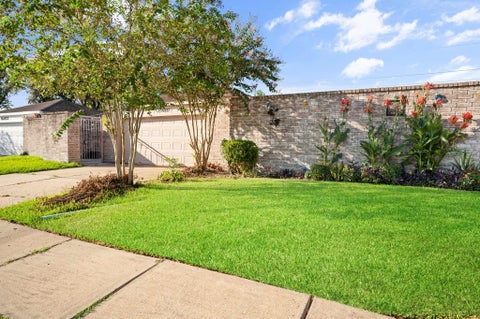 Photo of 16027 Brimfield Drive, Houston, TX 77082 (MLS # 41931145)