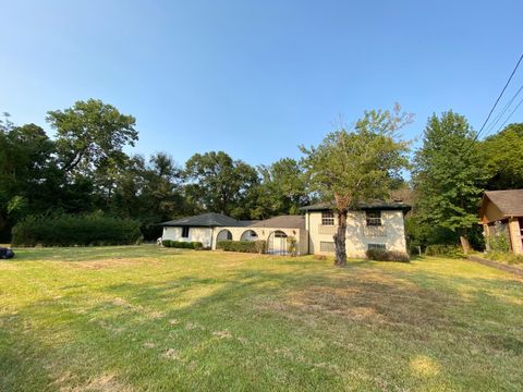 Photo of 410 Cordell Drive, Crockett, TX 75835 (MLS # 60514033)