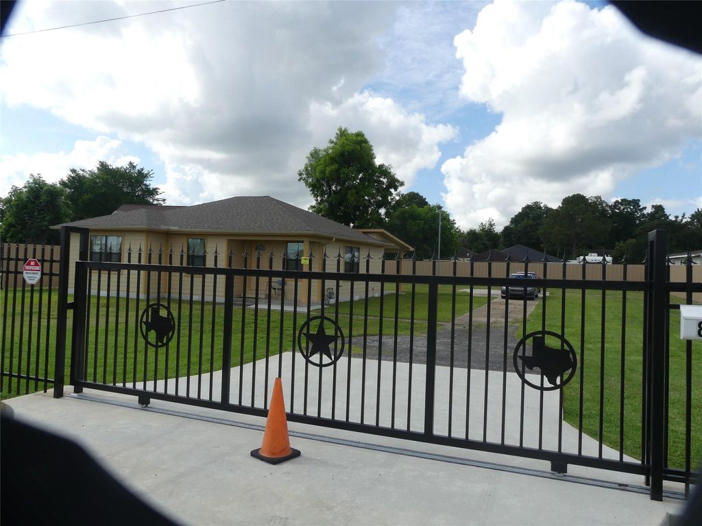 Photo of 802 Candler Drive, Houston, TX 77037 (MLS # 93003388)