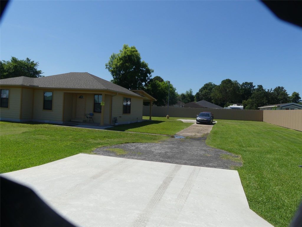 Photo of 802 Candler Drive, Houston, TX 77037 (MLS # 93003388)