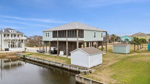 Homes For Sale - 945 Gulfview Drive<br/> Crystal Beach, TX 77650
