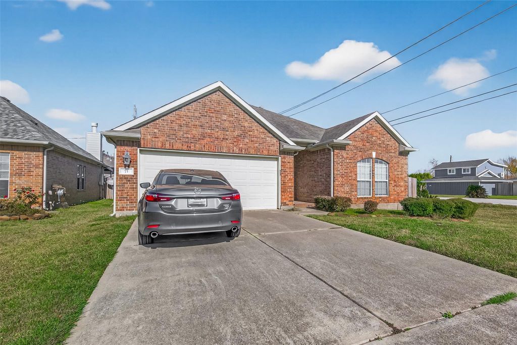 Photo of 71 N Forrest Avenue, La Porte, TX 77571 (MLS # 96575207)