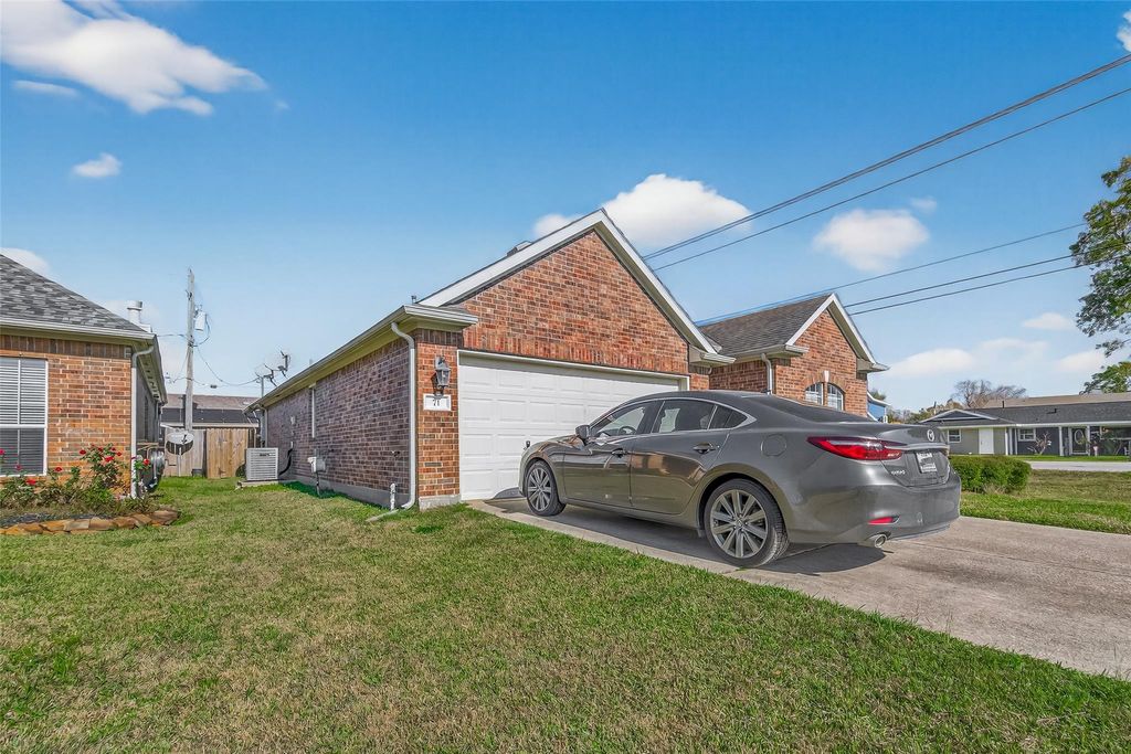Photo of 71 N Forrest Avenue, La Porte, TX 77571 (MLS # 96575207)