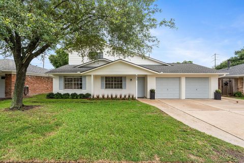 Photo of 822 N Kaufman Drive, Deer Park, TX 77536 (MLS # 73345282)