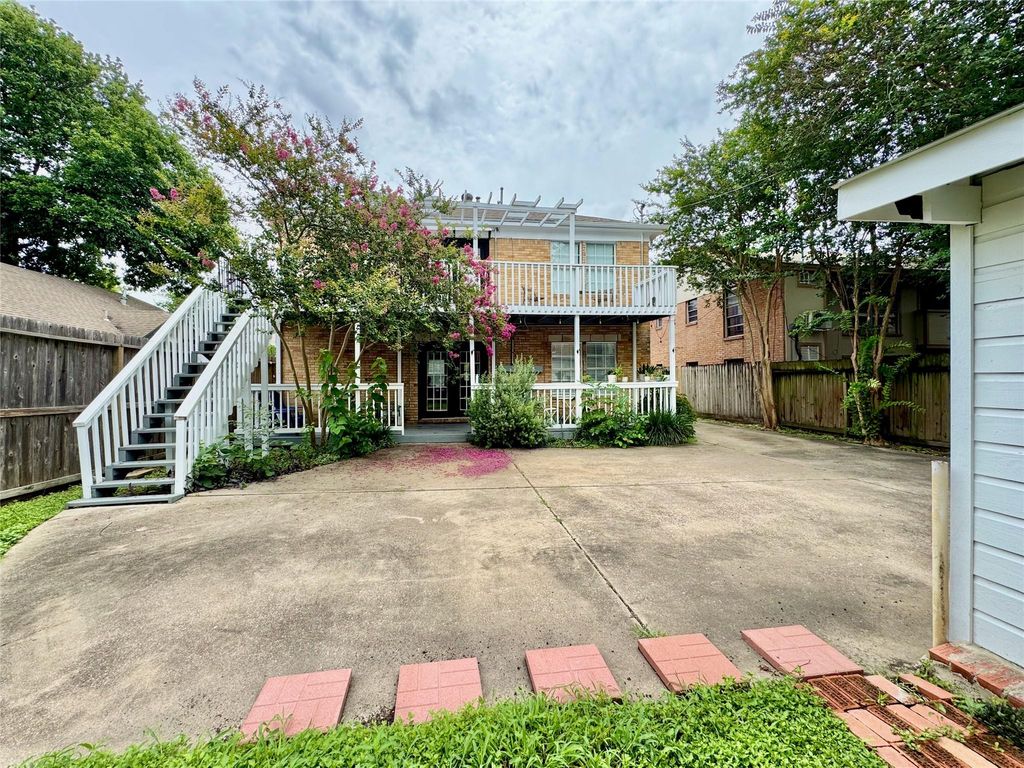 Photo of 1912 Mcduffie St, Houston, TX 77019 (MLS # 59994280)