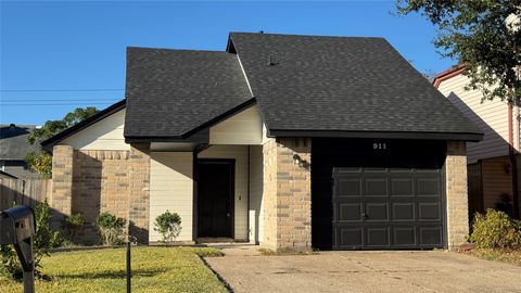 Photo of 911 Briarcreek Drive, Baytown, TX 77521 (MLS # 83753107)