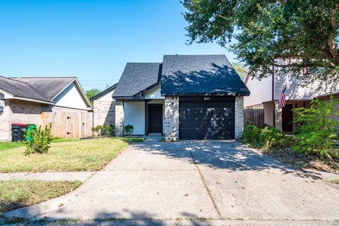 Photo of 911 Briarcreek Drive, Baytown, TX 77521 (MLS # 83753107)