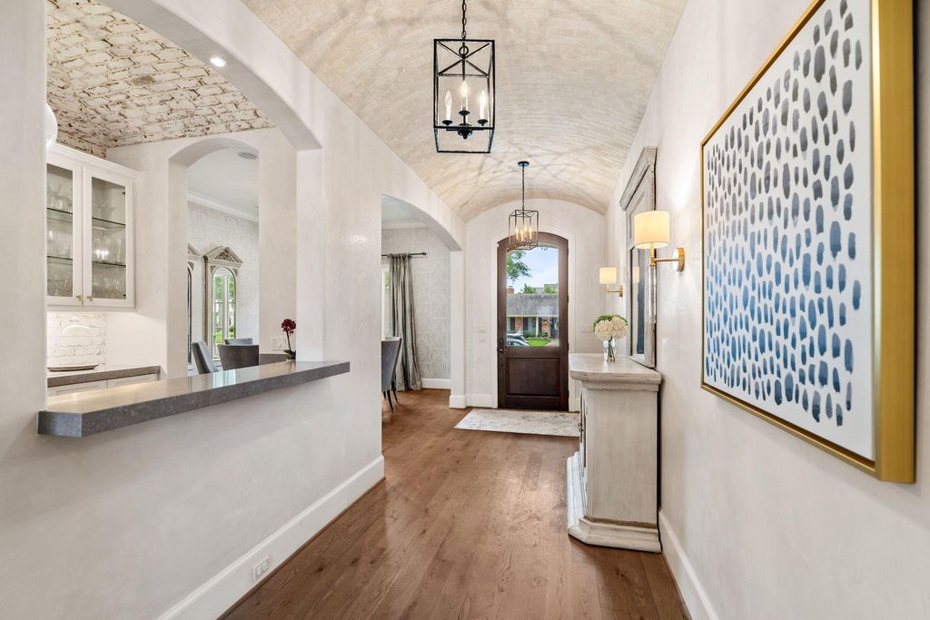 Photo of 6147 Bordley Drive, Houston, TX 77057 (MLS # 17480767)