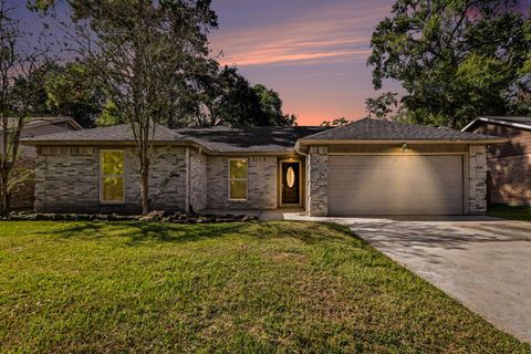 Photo of 2922 Park Garden Drive, Houston, TX 77339 (MLS # 37970743)