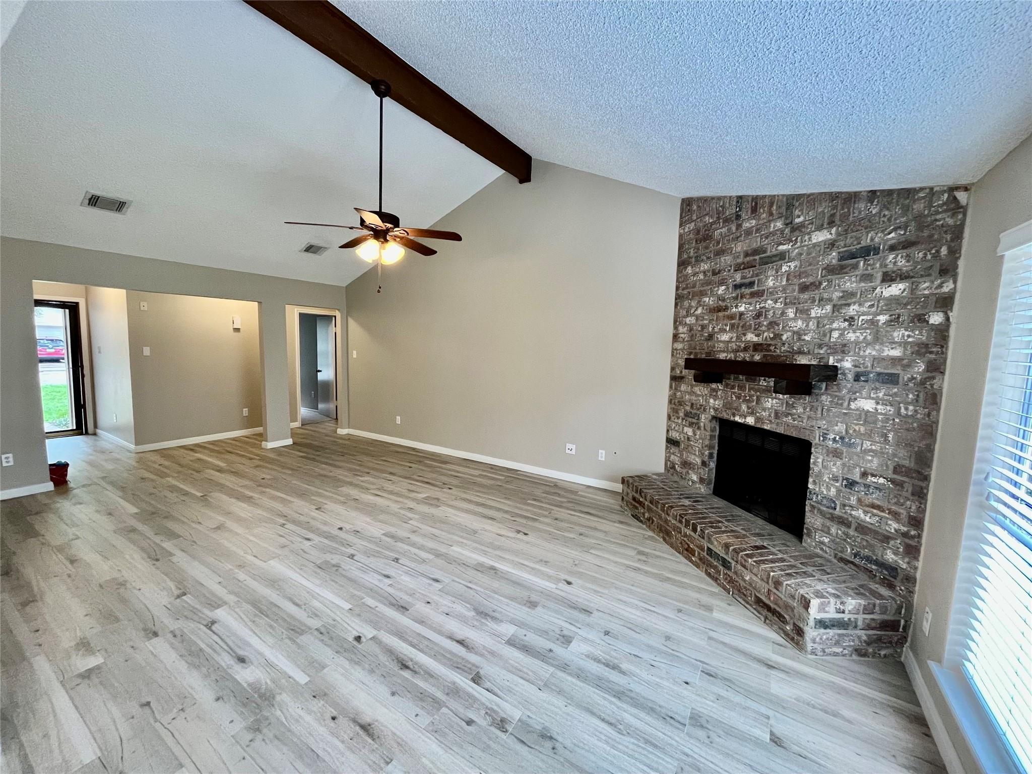 6 Leverwood Court