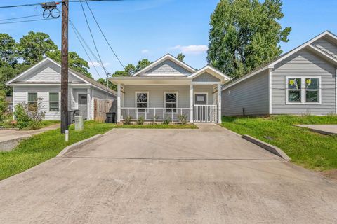 Photo of 16988 W Dounreay, Montgomery, TX 77316 (MLS # 77468755)