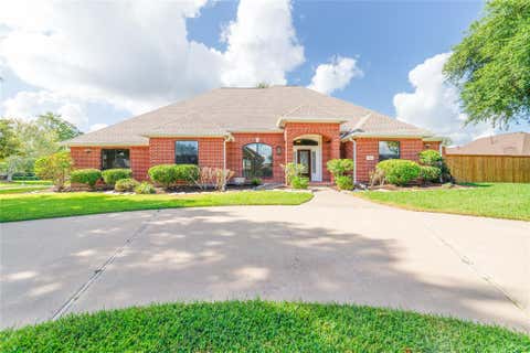Photo of 203 Canyon Oak Drive, Lake Jackson, TX 77566 (MLS # 31792131)
