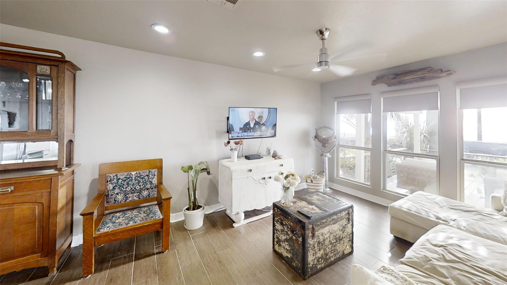 8302 Seawall Boulevard 4