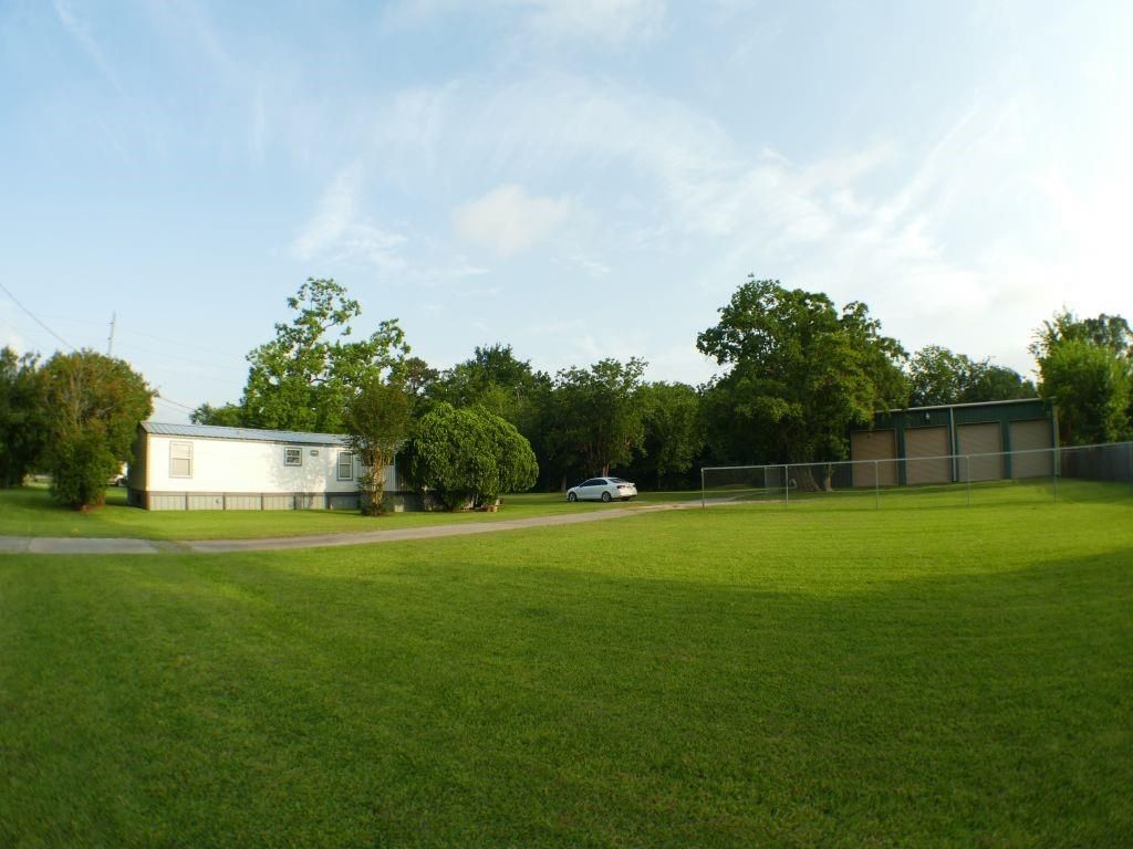 Photo of 1615 E Wallisville Road, Highlands, TX 77562 (MLS # 96759693)