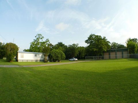 Homes For Sale - 1615 E Wallisville Road<br/> Highlands, TX 77562