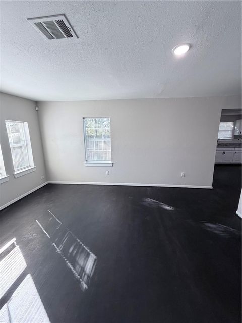 Tiny photo for 866 N Victory Drive, Houston, TX 77088 (MLS # 34080899)