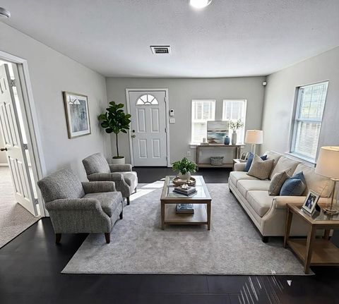 Photo of 866 N Victory Drive, Houston, TX 77088 (MLS # 34080899)