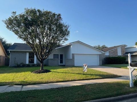 Photo of 467 Buoy Road, Webster, TX 77598 (MLS # 35605947)