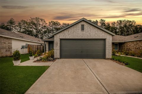 Homes For Rent - 1463 Cactus Rose Drive<br/> Conroe, TX 77301