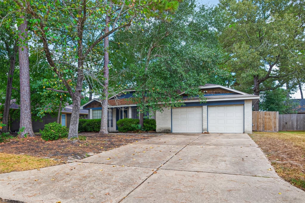 Photo of 2931 Parkwood Manor Drive, Houston, TX 77339 (MLS # 93974009)