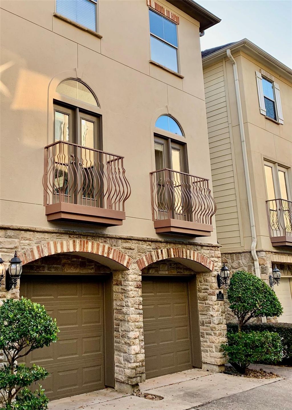 Photo of 542 Bomar Street, Houston, TX 77006 (MLS # 35613873)