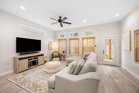 Tiny photo for 317 Sikes Street, Houston, TX 77018 (MLS # 35045550)