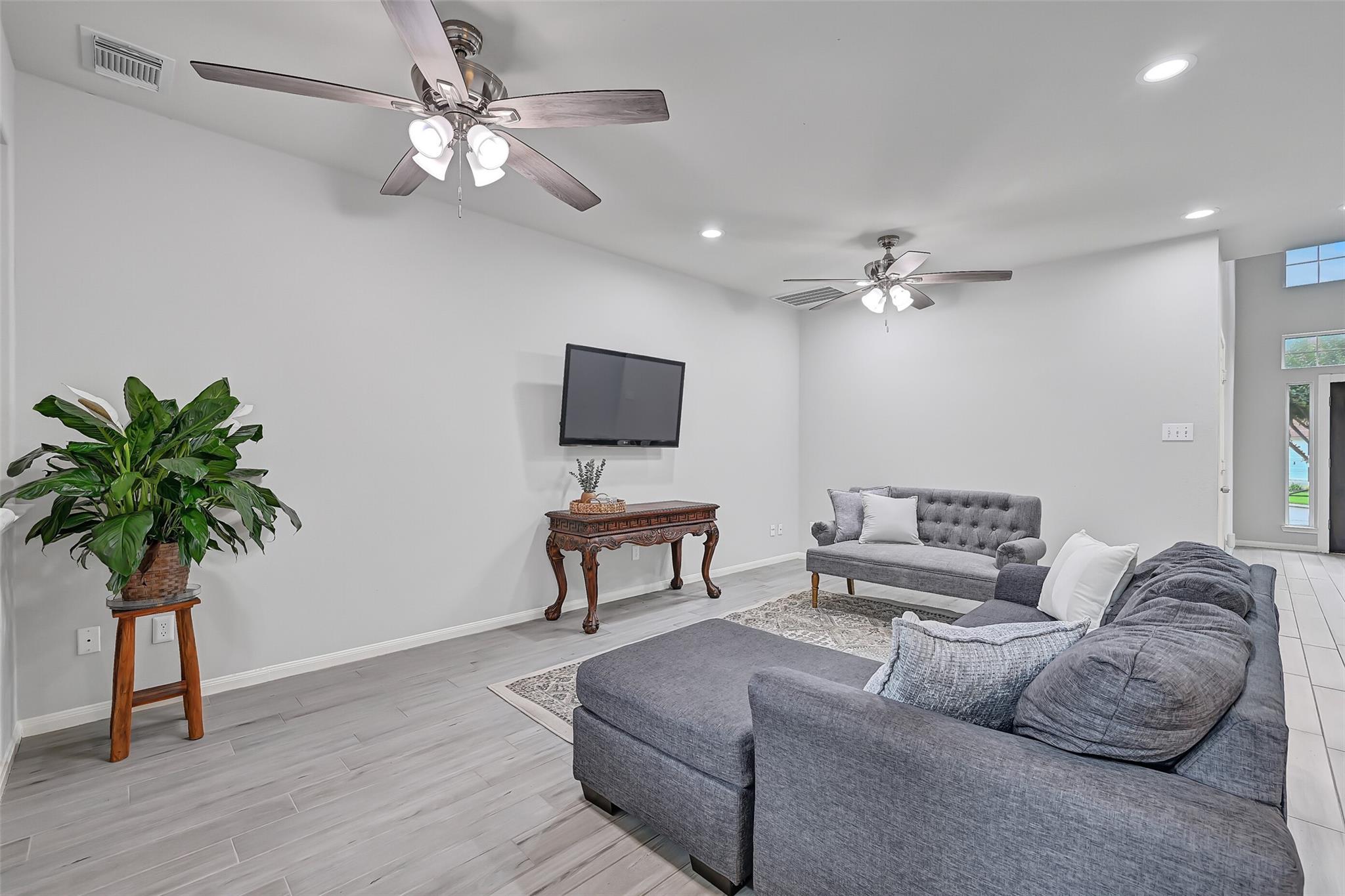 1408 S Friendswood Drive 202