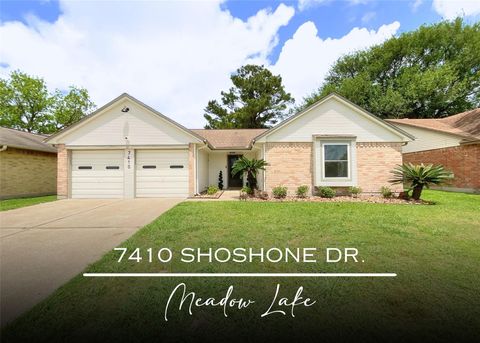 Photo of 7410 Shoshone Drive, Baytown, TX 77521 (MLS # 82802459)