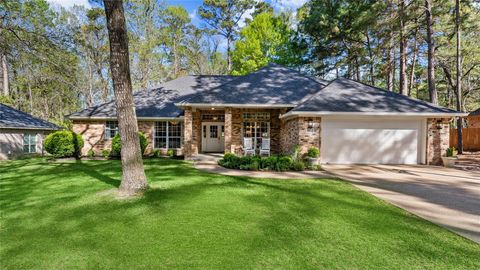 Homes For Sale - 1924 Fairway Drive<br/> Huntsville, TX 77340