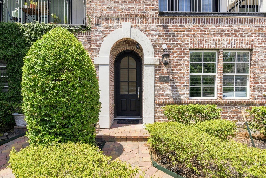 Photo of 9538 London Bridge Station, Houston, TX 77045 (MLS # 7524160)