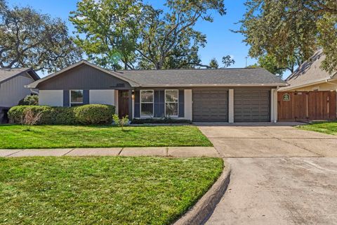 Photo of 4135 Hill Oak Drive, Houston, TX 77092 (MLS # 97167302)