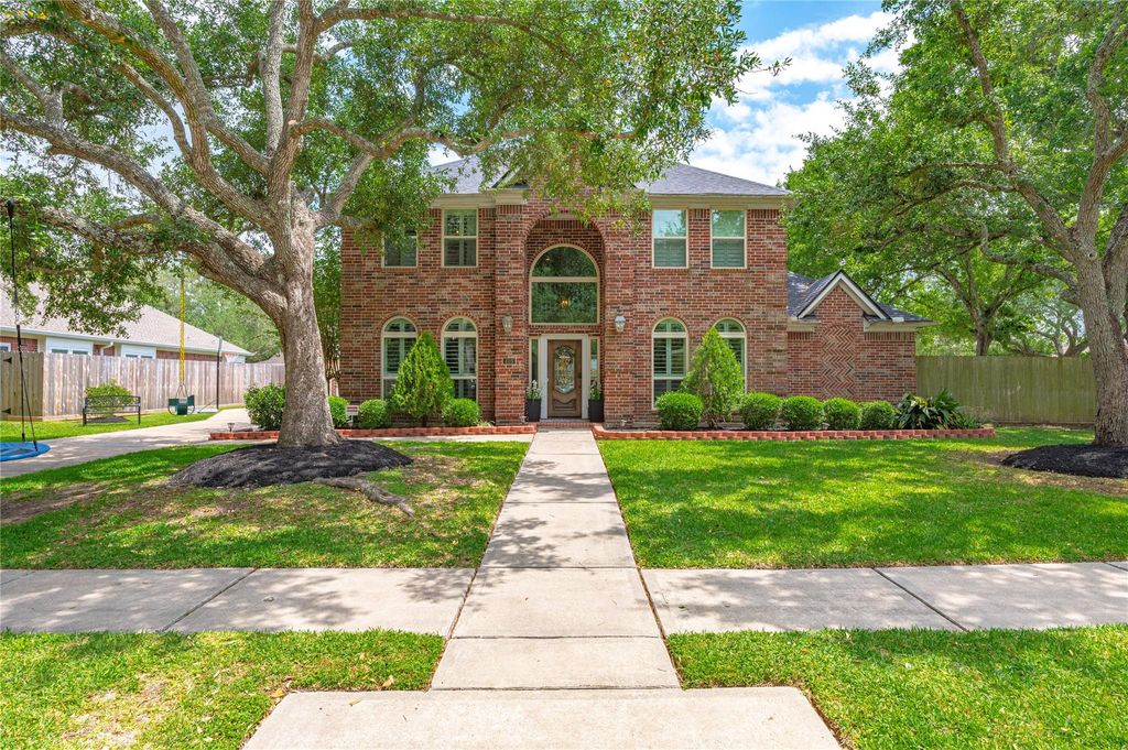 Photo of 409 Silverleaf Drive, Friendswood, TX 77546 (MLS # 47189873)