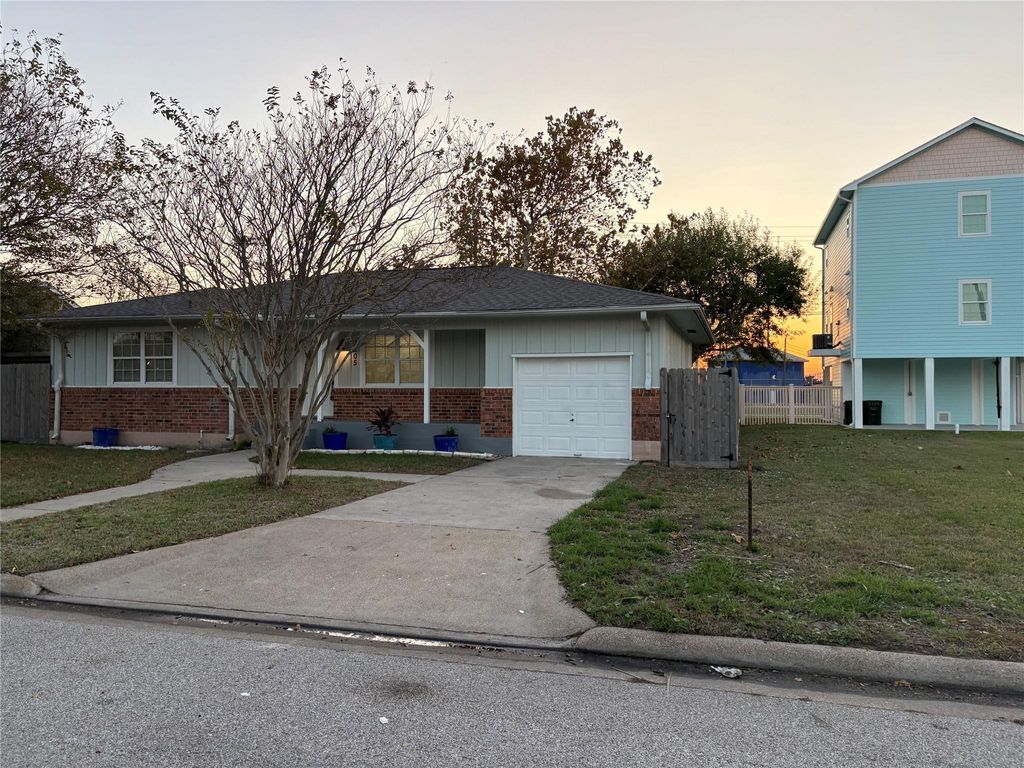 Photo of 3205 Kleinmann Avenue, Galveston, TX 77551 (MLS # 16057943)