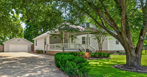 Photo of 238 Horse Shoe Trail, Angleton, TX 77515 (MLS # 64508762)