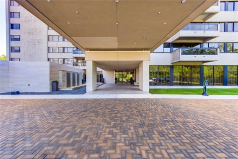 Photo of 49 Briar Hollow Lane #101, Houston, TX 77027 (MLS # 89569015)