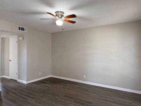 Photo of 2101 6th Avenue N #6, Texas City, TX 77590 (MLS # 42297518)