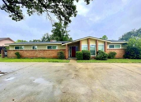 Photo of 8223 Bellaire Boulevard, Houston, TX 77036 (MLS # 34121977)
