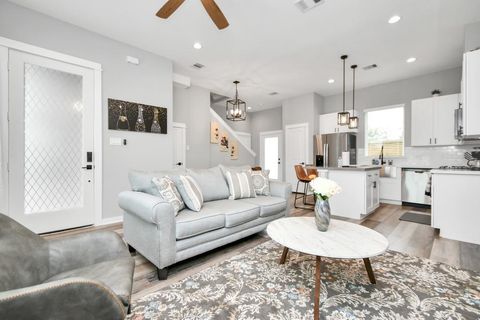 Photo of 407 Stonework Oaks Lane, Houston, TX 77076 (MLS # 93294708)