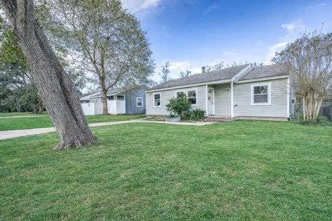 Property photo of 745 Kyle Street, Angleton, TX 77515