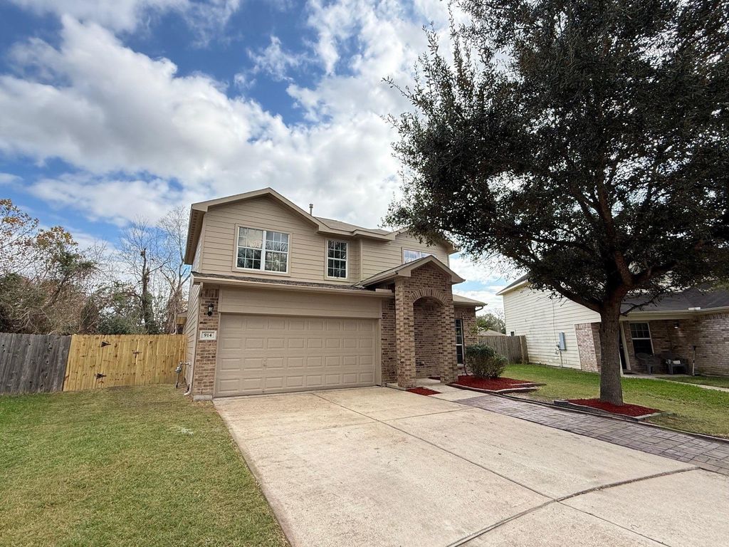 Photo of 914 Whispering Winds Court, Baytown, TX 77521 (MLS # 15368247)